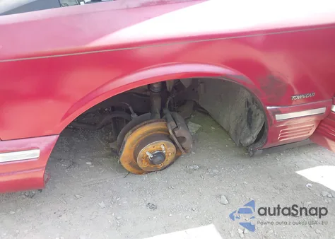 1995 Lincoln Town Car Signature/Spinnaker from USA, damaged, VIN 1LNLM82W1SY634483